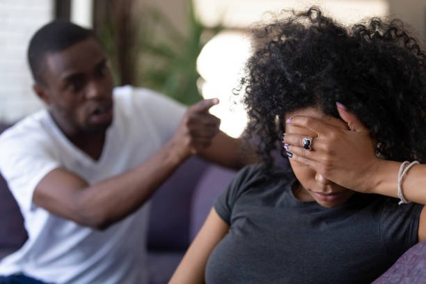How to Advice a Woman on How to Get Out of an Unhealthy Relationship